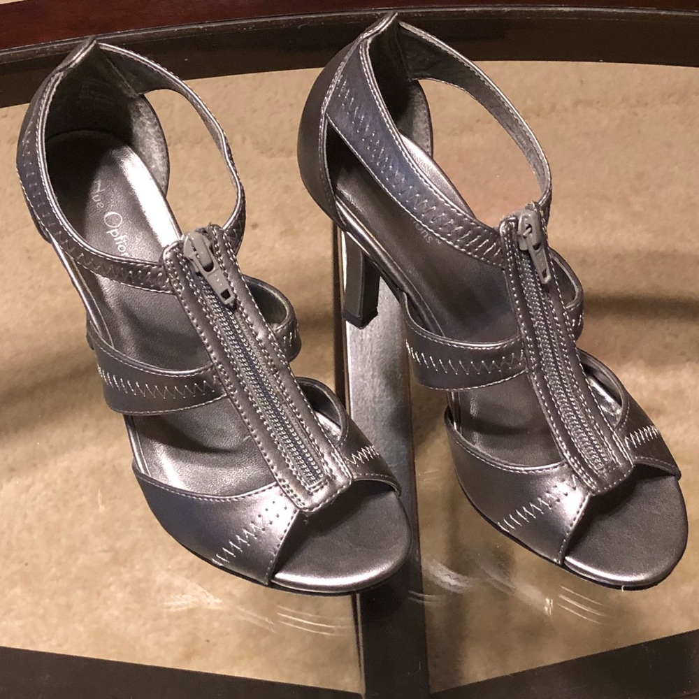 ALMOST NEW Nue Options Metallic Pewter Heels 😍